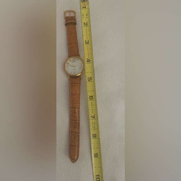 Women’s Quartz Brown Band and Pearl Face Watch, Slightly Used, Needs Battery - Picture 6 of 6